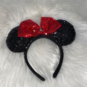 Minnie Mouse ears